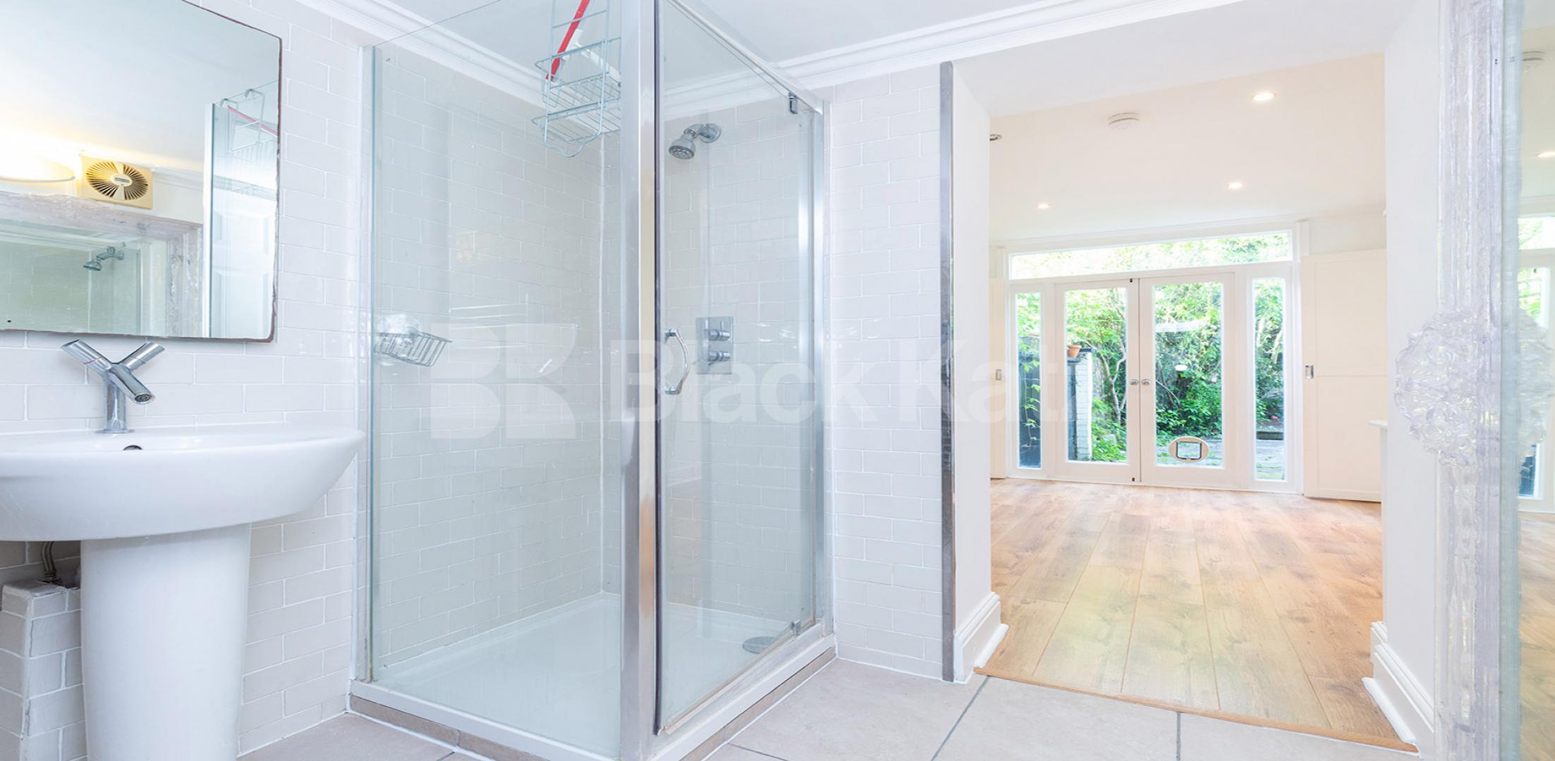 Amazing two bed with private garden and being a stoes throw to Primrose Hill. St Georges Terrace, Primrose Hill / Camden 